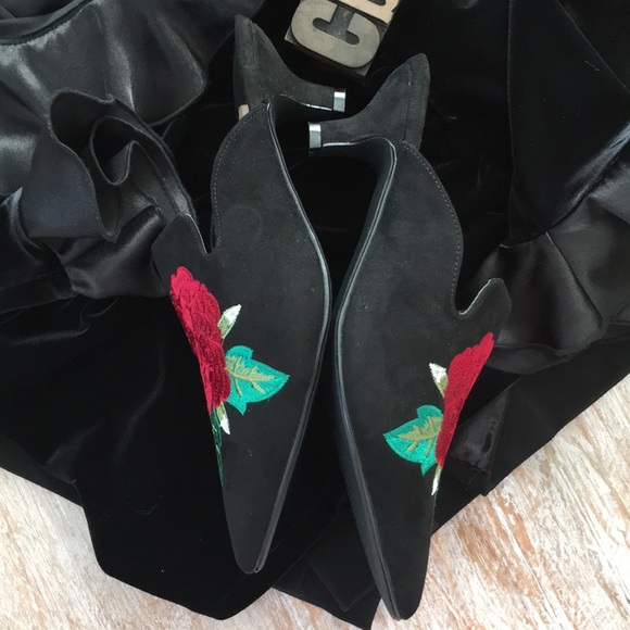 HEAVENLYSOLES Kitten Heel Embroidered Mules - Picture 9 of 12